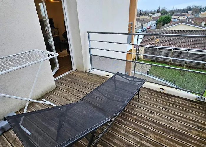 Cosy Appartement Equipe Avec Terrasse, Wifi