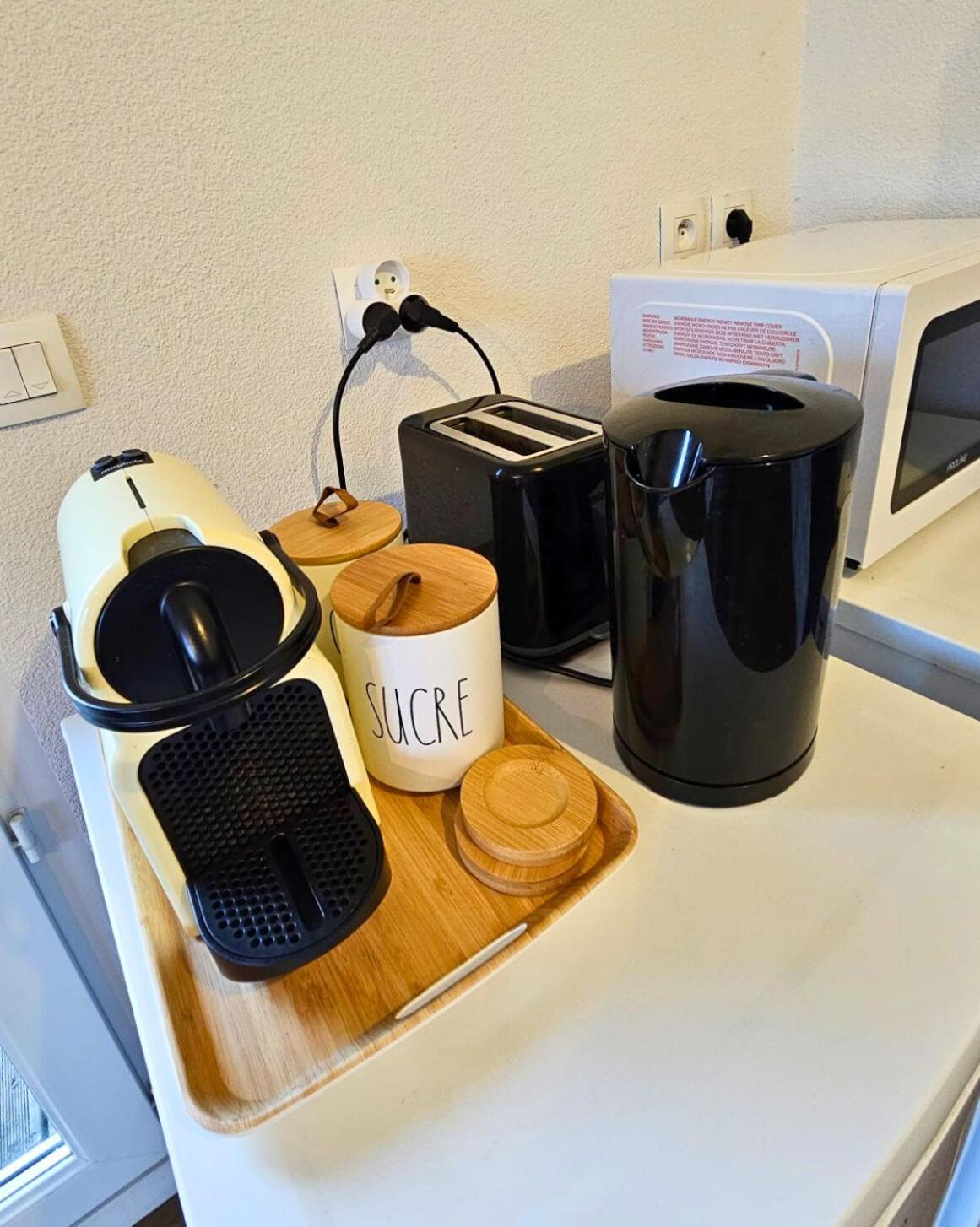 Apartment Cosy Equipe Avec Terrasse, Wifi